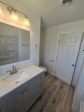805 E Ivy St in Hanford, CA - Building Photo - Building Photo