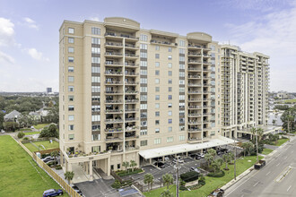 Marseilles Condominiums in New Orleans, LA - Foto de edificio - Building Photo