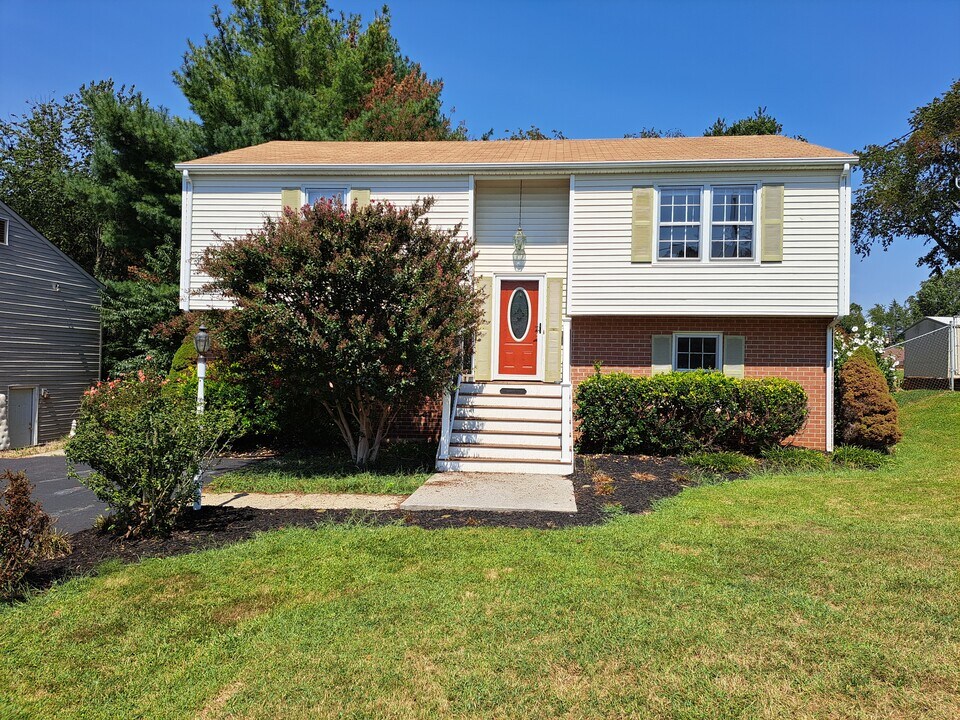 114 Tomahawk Dr in Lynchburg, VA - Building Photo