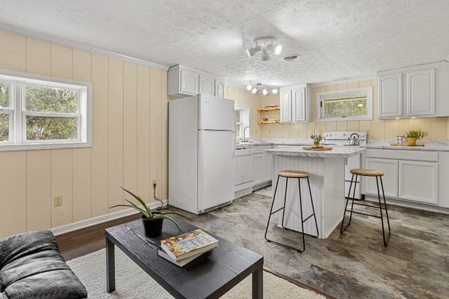 2268 E Main St in Rogersville, TN - Foto de edificio - Building Photo