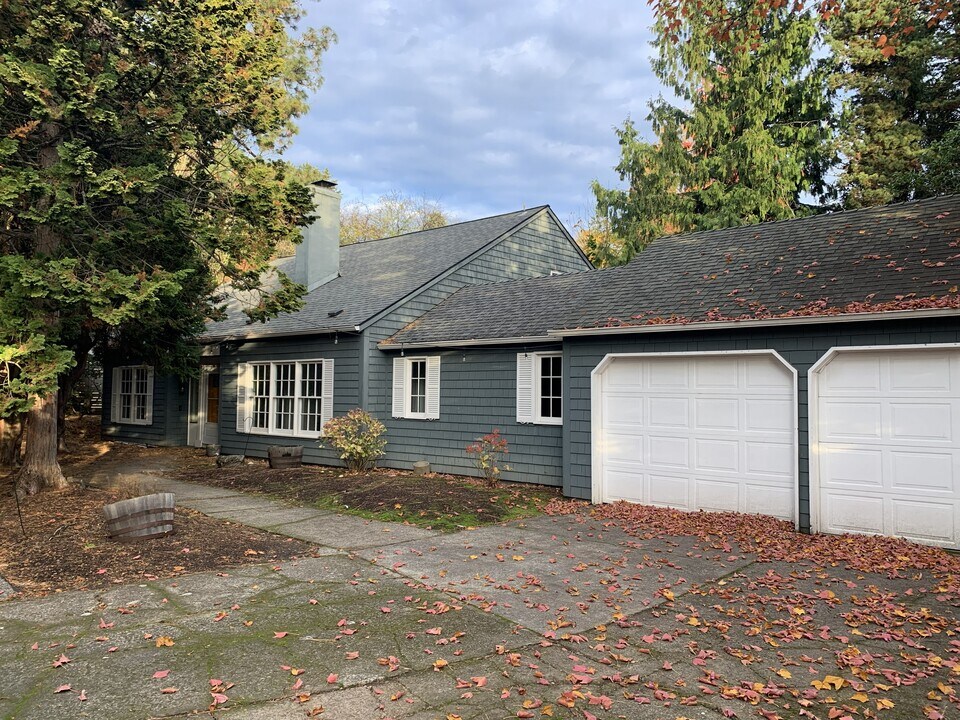 1760 SW 90th Ave in Portland, OR - Building Photo