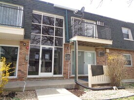 9962 S 84th Terrace in Palos Hills, IL - Building Photo