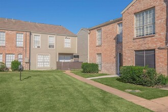 3125 Crestdale Dr in Houston, TX - Building Photo - Building Photo