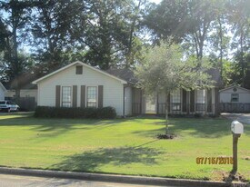 560 Fairfield Way in Evans, GA - Building Photo