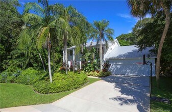 16 Ridgeview Rd N in Stuart, FL - Building Photo - Building Photo