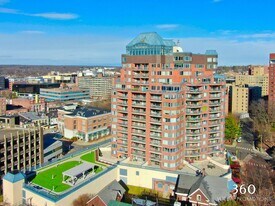 25 Forest St in Stamford, CT - Building Photo