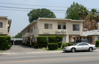 15955 Vanowen St in Van Nuys, CA - Building Photo - Building Photo