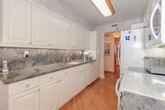 3598 Yacht Club Dr in Miami, FL - Building Photo - Building Photo