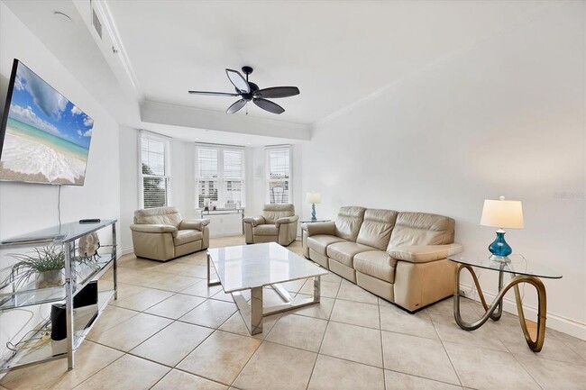 8111 Lakewood Main St in Lakewood Ranch, FL - Foto de edificio - Building Photo