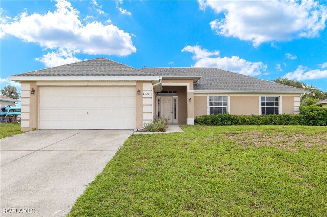1121 NW 7th Ave in Cape Coral, FL - Building Photo