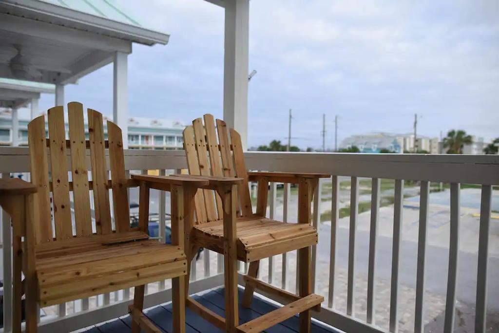 100 S 40th St in Mexico Beach, FL - Foto de edificio