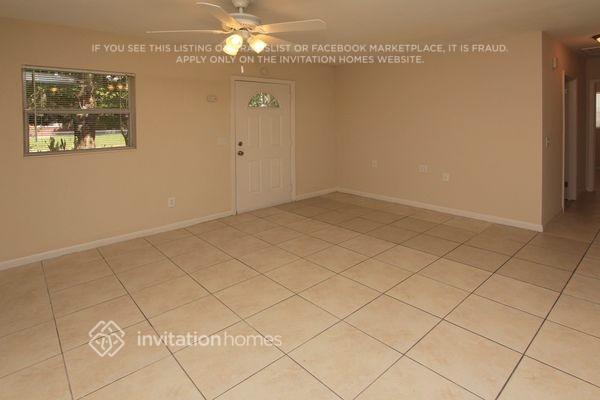 8606 Chinaberry Dr in Tampa, FL - Building Photo - Building Photo