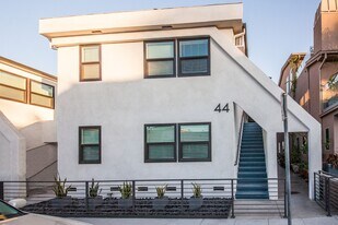 52 Argonne Ave in Long Beach, CA - Building Photo