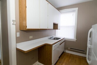 1322 Oak Ave in Evanston, IL - Foto de edificio - Building Photo