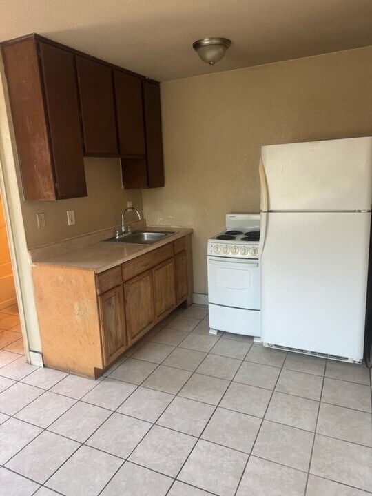 1460 E Davidson St in San Bernardino, CA - Building Photo