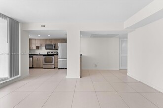 910 West Ave, Unit 222 in Miami Beach, FL - Building Photo - Building Photo