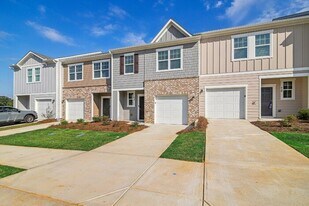 505 Campeche Dr in Locust Grove, GA - Building Photo