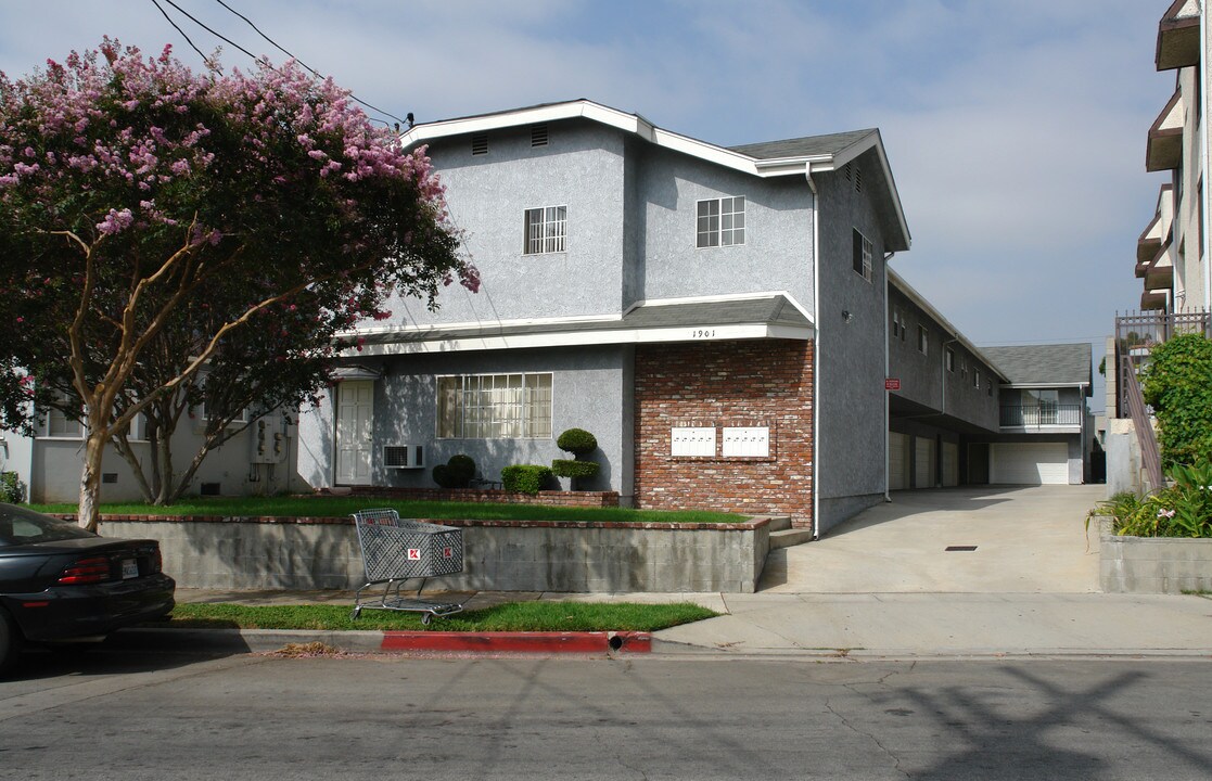 1901 Scott Rd in Burbank, CA - Building Photo