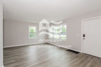 8375 Pippin Rd in Cincinnati, OH - Building Photo - Building Photo