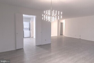 205 Yoakum Pkwy in Alexandria, VA - Foto de edificio - Building Photo