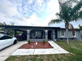 373 NE Orchard St in Port St. Lucie, FL - Building Photo