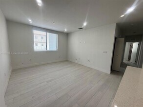 879 E 24th St, Unit 204 in Hialeah, FL - Building Photo - Building Photo
