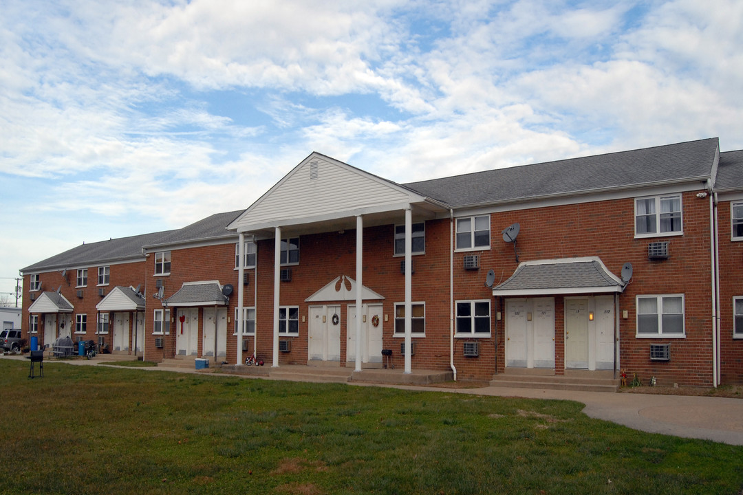 Volari Apartments in Burlington, NJ - Building Photo