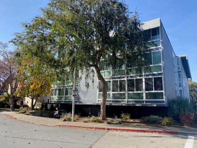 6 Seville Way, Unit 201 in San Mateo, CA - Foto de edificio - Building Photo