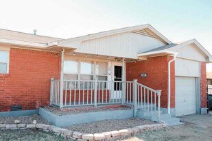 3802 NW Euclid Ave-Unit -Apt 15 in Lawton, OK - Foto de edificio - Building Photo