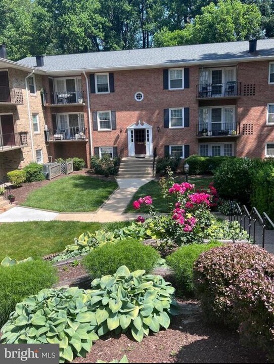 3790 Lyndhurst Dr in Fairfax, VA - Building Photo
