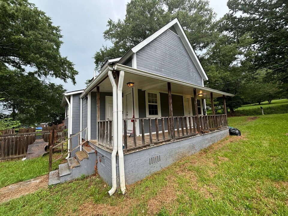 201-203-203 Grove Ave SE in Lindale, GA - Building Photo