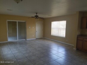 271 Crawford St in Biloxi, MS - Foto de edificio - Building Photo