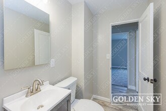 2312 S Pershing Dr in Muncie, IN - Foto de edificio - Building Photo