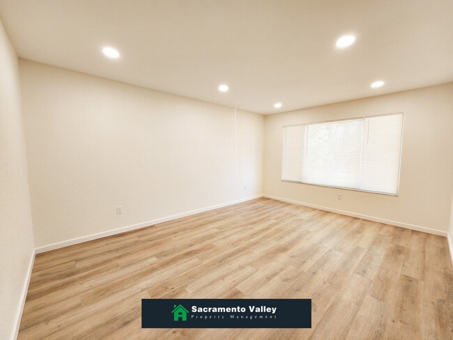 7692 Rotherton Way in Sacramento, CA - Building Photo - Building Photo