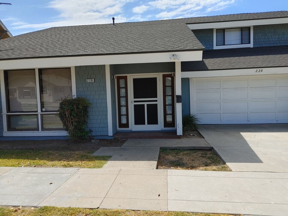 404 S Grand St in Orange, CA - Building Photo