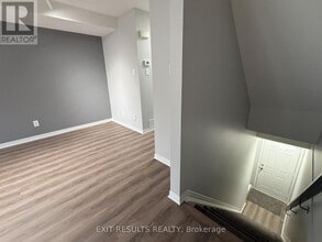1400 Wildberry Ct in Ottawa, ON - Building Photo - Building Photo