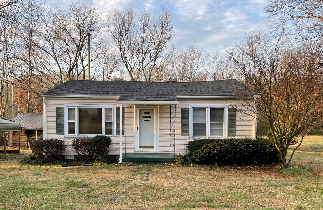 145 Wind Rd in Norwood, NC - Building Photo