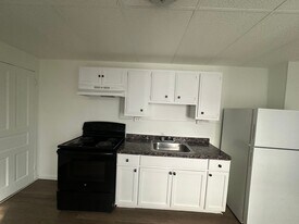 398 Valley Rd in Coatesville, PA - Building Photo