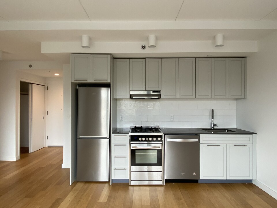 150 Union Ave in Brooklyn, NY - Building Photo
