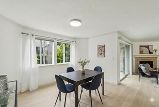 12036 100th Avenue Northeast, Unit K202 in Kirkland, WA - Foto de edificio - Building Photo