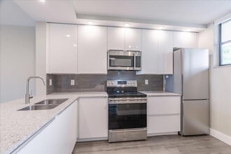 113 Lake Emerald Dr in Oakland Park, FL - Building Photo - Building Photo