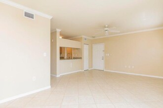 6394 Emerald Dunes Dr in West Palm Beach, FL - Building Photo - Building Photo