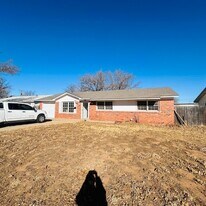 1918 71st St in Lubbock, TX - Building Photo