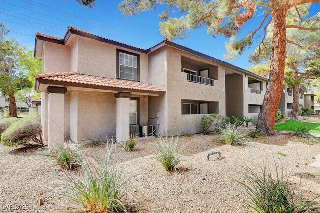 2606 S Durango Dr in Las Vegas, NV - Building Photo - Building Photo