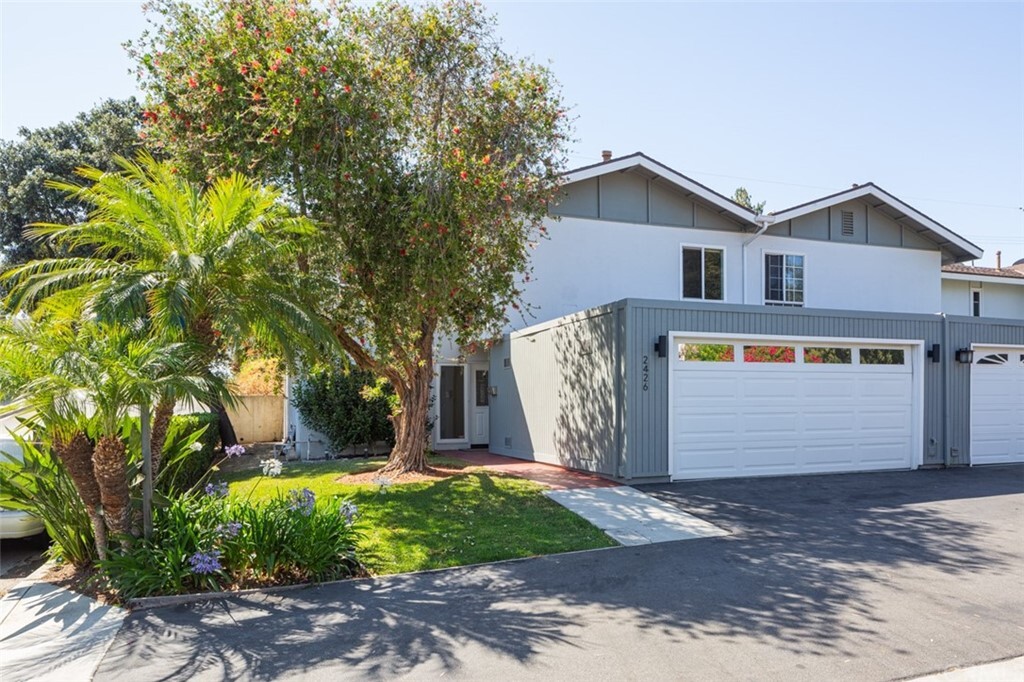 2426 Lesparre Way in Costa Mesa, CA - Building Photo