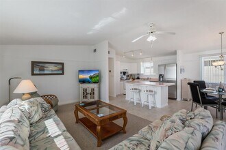 2804 Avenue C in Holmes Beach, FL - Building Photo - Building Photo