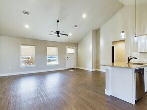 706 CHINKAPIN DR in Fredericksburg, TX - Building Photo - Building Photo