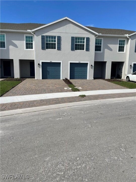 8030 Haley Crk Wy in Lehigh Acres, FL - Building Photo