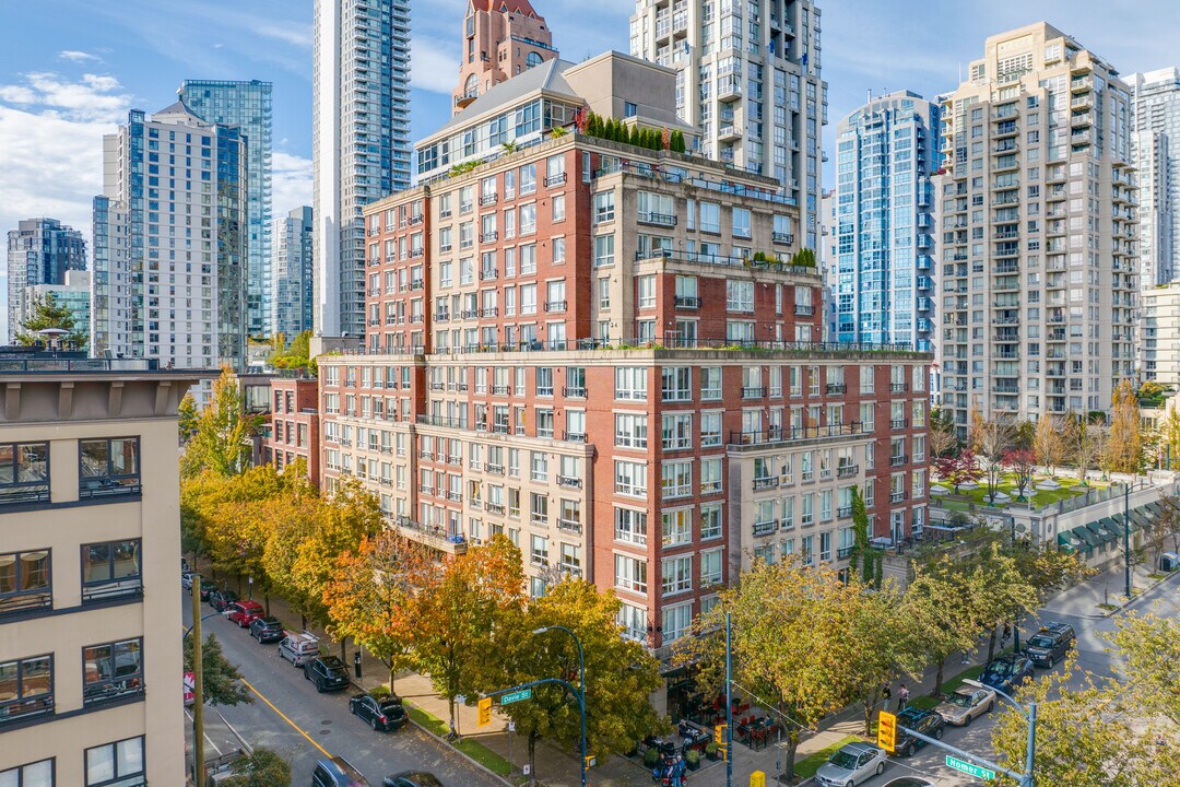 The Beresford in Vancouver, BC - Building Photo