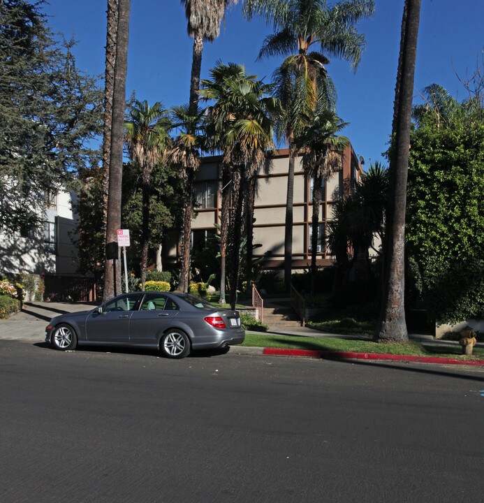 1942 Rodney Dr in Los Angeles, CA - Building Photo